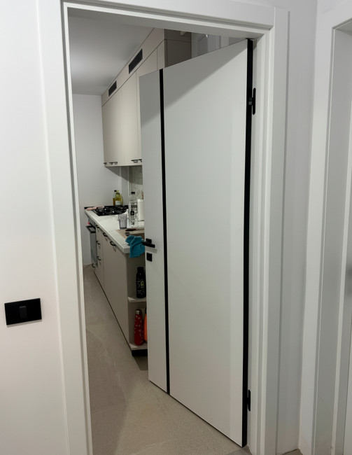 Berlin PP alb mat (cant negru)