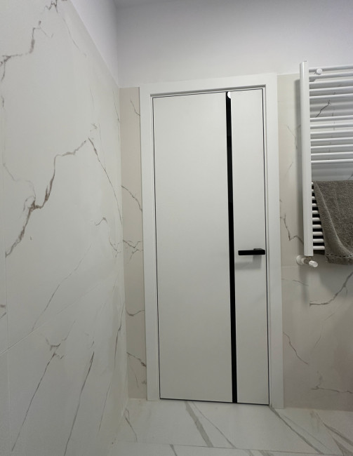 Berlin PP alb mat (cant negru)