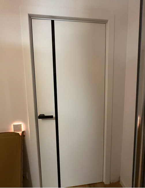 Berlin PP alb mat (cant negru)